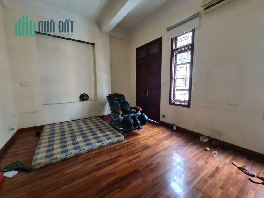 Cho thuê nhà nguyên căn phố Nguyễn Phong Sắc: DT 60mx5 tầng, giá 18tr, ô tô đỗ cửa