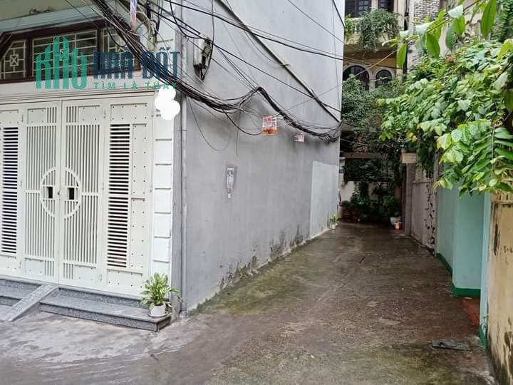 Bán nhà Phố Vũ Thạnh Đống Đa 40m2 4 tầng, lô góc, ở sướng. Giá chỉ 4.3 tỷ