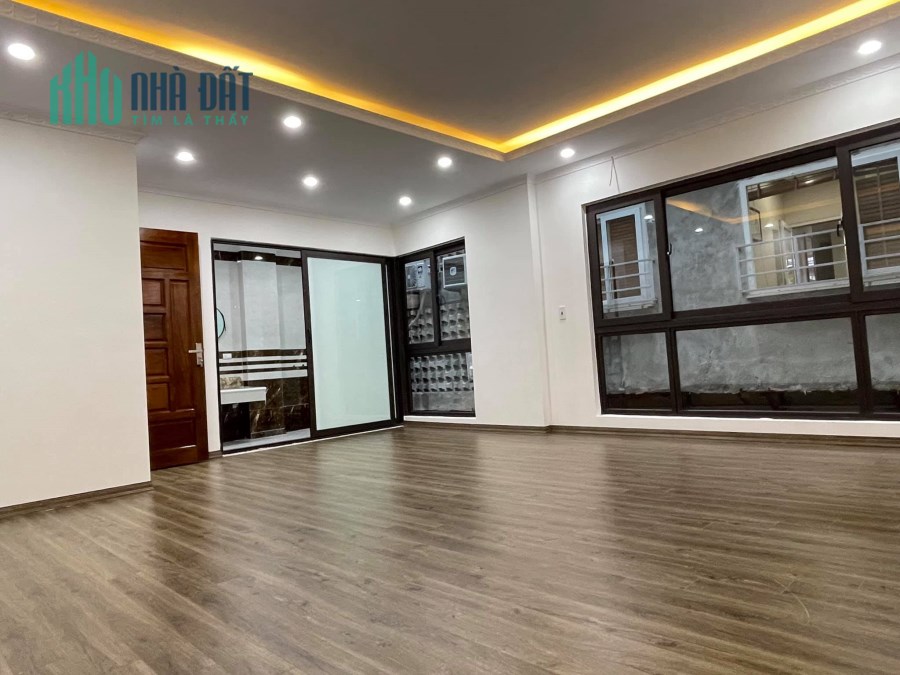 Nhà cực đẹp Khu phân lô Quân đội 5T MT 8m Ở ngay. LH:Trần Kiên 0852916995.