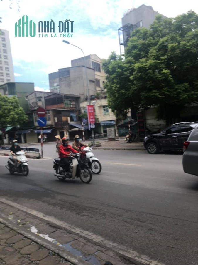 Bán đất mặt phố Ngọc Lâm,Long Biên,khu vực kinh doanh sầm uất,200m2,MT rộng,giá 36 tỷ.