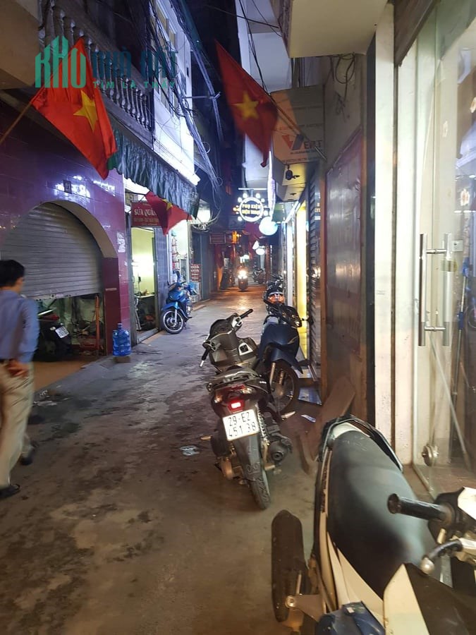 Nhà 38m2 cách Ngã Tư Sở  100m mặt tiền 4.2m giá như cho nhỉnh 2 tỷ.