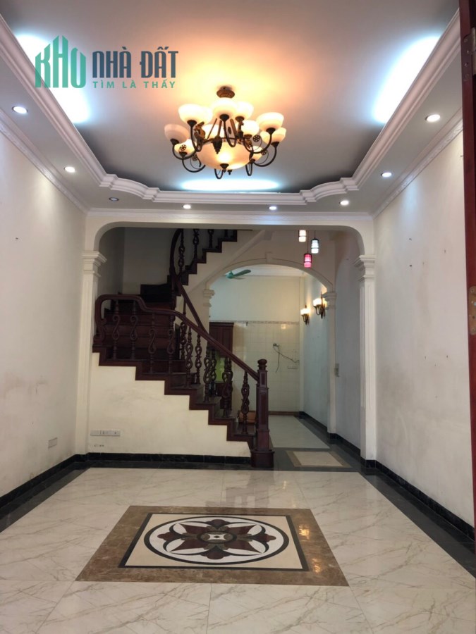 ​Cho thuê nhà đường Trần Quốc Hoàn: diện tích 51m2, 5 tầng, giá 18tr, ngõ ô tô tránh nhau