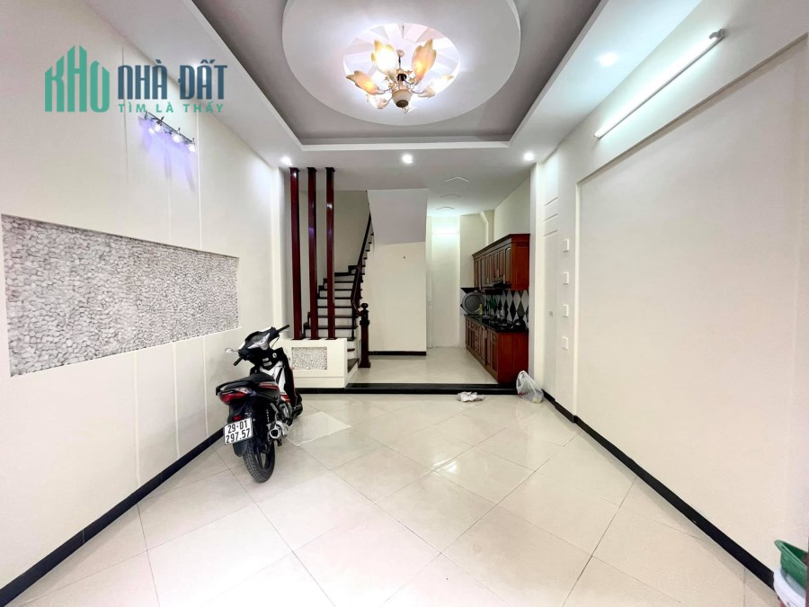 Bán nhà Kim Ngưu, 30m ra oto tránh, lô góc 34m 2,8 tỷ