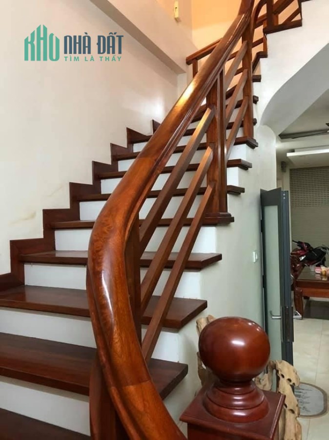 Bán gấp nhà Phố Thái Hà, Đống Đa, nội thất 45m2, 5 tầng, MT4m, hơn 4tỷ1