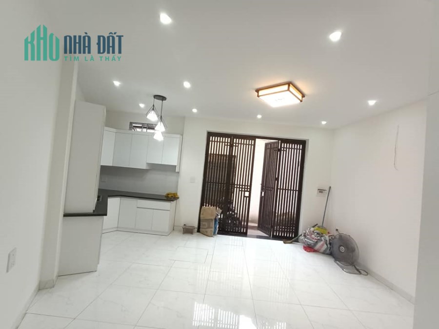 HIẾM CÓ!  YÊN XÁ – Thanh Trì 35m * 5 tầng – Giá 2 tỷ8