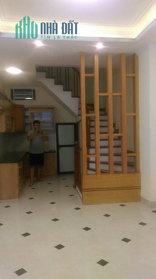 Bán nhà ngõ 68 cầu giấy, Quận Ủy, phường Quan Hoa dt 35 m2 x 5 t mới tinh 4,2 tỷ