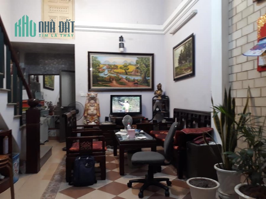 Nhà đẹp ở ngay - Kinh Doanh nhỏ - Gần ô tô đỗ - Trung tâm HBT