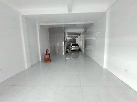 BÁN NHÀ PHỐ PHẠM VĂN ĐỒNG 90M2, 5 TẦNG, HƠN10 TỶ, THANG MÁY XỊN, Ô TÔ, KINH DOANH.