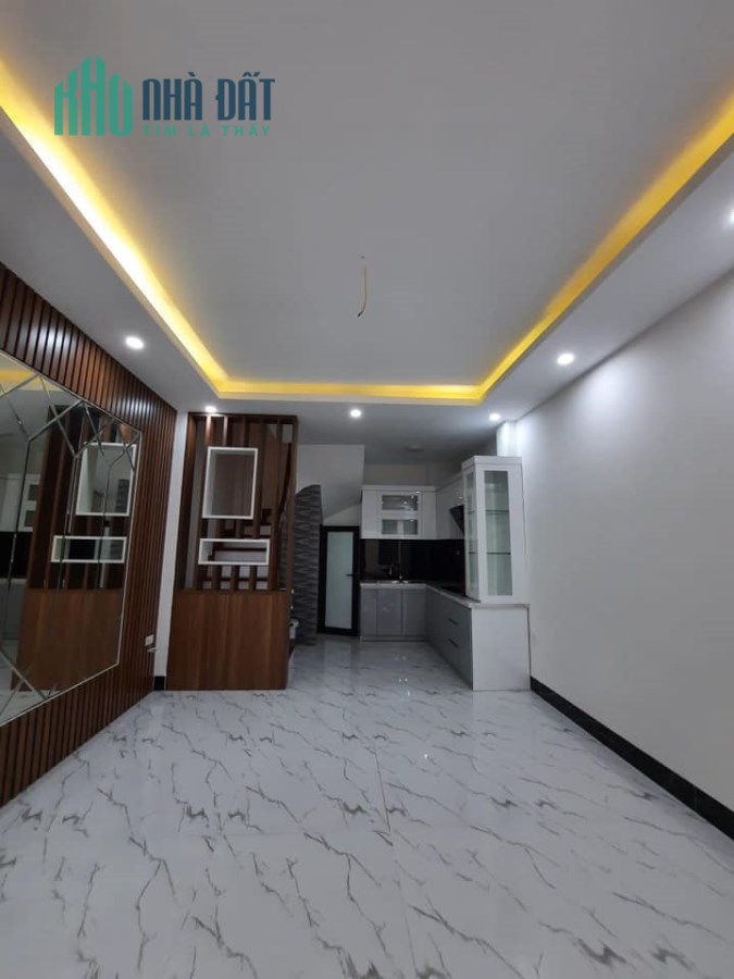 Giảm chào 100 triệu! Ngõ ô tô Hoàng Quốc Việt, 45m2x5 tầng, MT4m, chỉ 5.35 tỷ