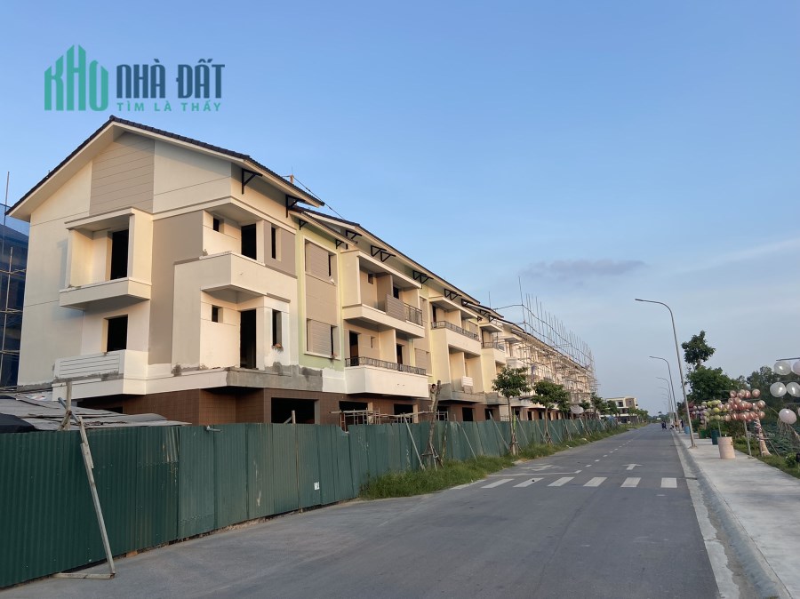 cần bán nhà mới tinh giá rẻ view sông sen đẹp mát mẻ