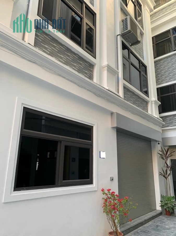 Bán nhà mới Nguyễn Văn Cừ,Long Biên,48m,5 tầng,giá 3,35 tỷ.Lh:0989126619.