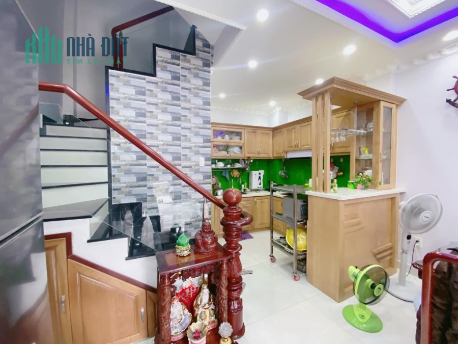 Nhỉnh 2 tỷ Nhà Đống Đa 33m x 4 Tầng x 3 Ngủ, Chủ cần bán gấp