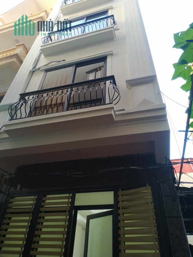 Bán nhà mới,ô tô đỗ cửa phố Nguyễn Văn Cừ,Long Biên,DT 63m,5 tầng,giá 6,3 tỷ.