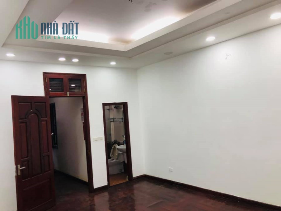 Bán nhà mặt phố Nguyễn Thái Học, Đống Đa, 250m2, MT 7,5m, Giá 350tr/m2