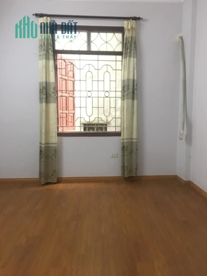 Bán nhà Phố Trương Định, Hai Bà Trưng 32M, MT 4,5M, 5 tầng đẹp, chắc chắn, 2.9 tỷ.