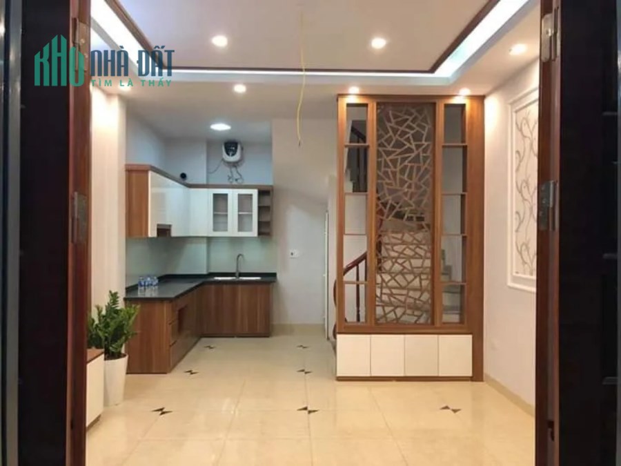 Bán nhà Dịch Vọng Hậu, 35m2, MT 3.5m, chỉ 3 tỷ.