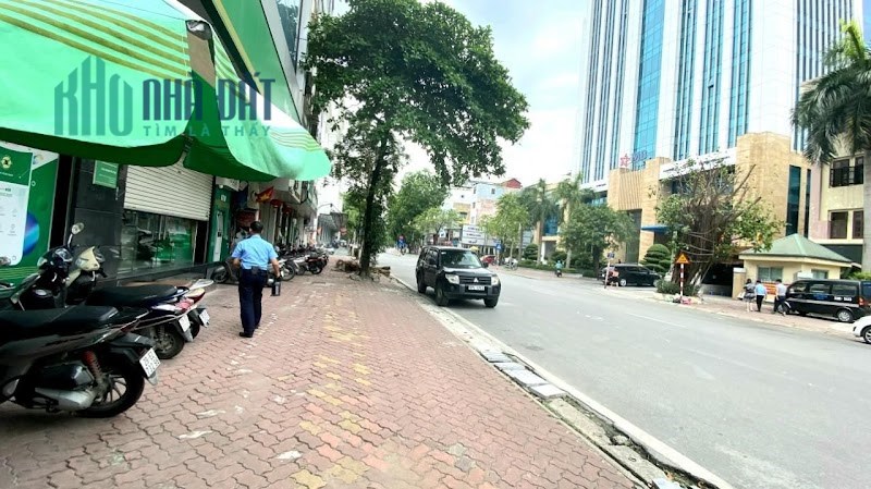Bán Nhà Mặt Phố Cát Linh, Đống Đa, 36m*6T*MT4m, 14 tỷ, Lô Góc, Vỉa Hè Rộng.LH:0397194848