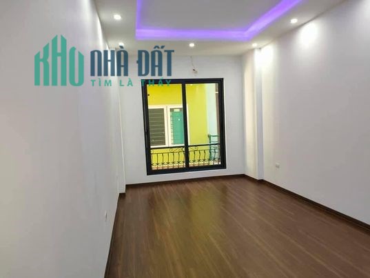 BÁN GẤP NHÀ PHẠM VĂN ĐỒNG, 42M2,5T,HƠN 4 TỶ,PHÂN LÔ,Ô TÔ,KINH DOANH. LH: 0976772692.