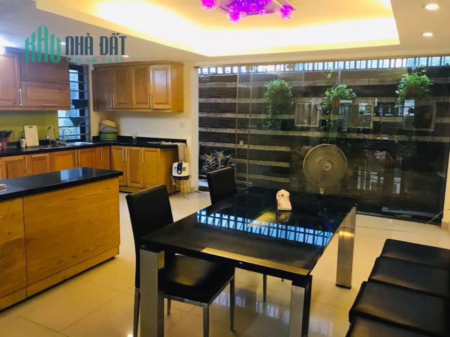 Bán nhà Long Biên, mặt hồ-Gara ô tô - dân xây -tương lai rạng ngời- ô tô tránh
