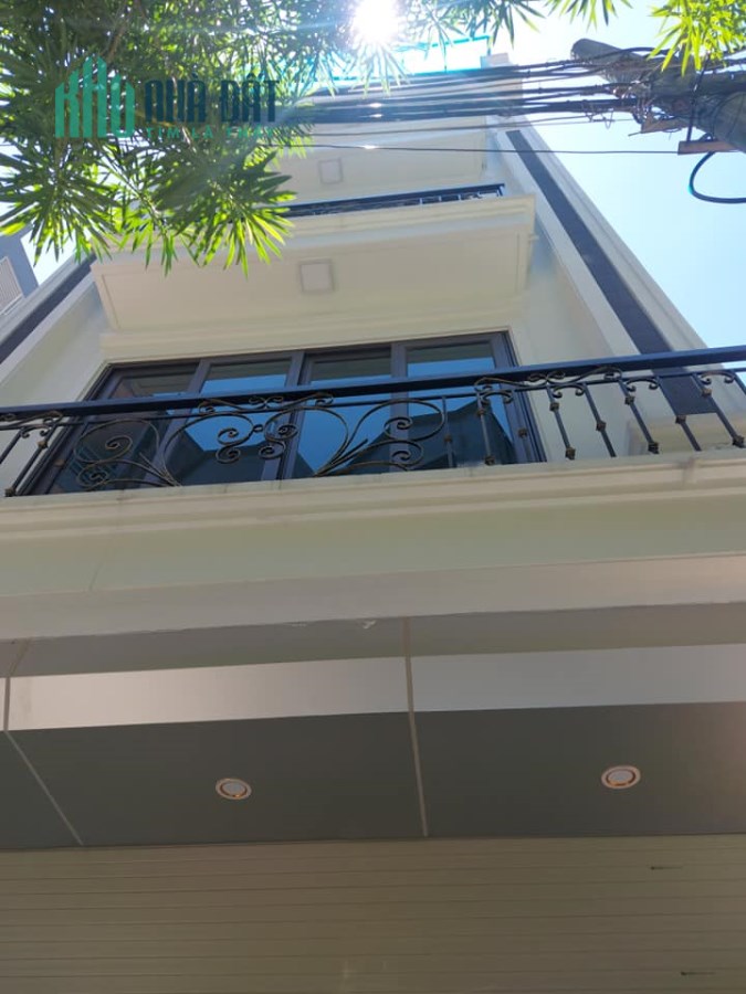 Nhà mới xây có thang máy phố Trường Lâm,Long Biên, ô tô vào nhà,74m,5 tầng,giá 6,3 tỷ.