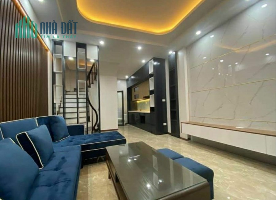 Giảm chào sát sàn!Nhà Cầu Giấy, 40m2, 5 tầng, 3.5 tỷ