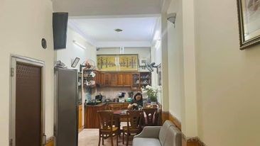 BÁN GẤP NHÀ CẦU GIẤY, 50M2, 5TẦNG, HƠN 6 TỶ, PHÂN LÔ, VỈA HÈ, KINH DOANH. LH: 0976772692.