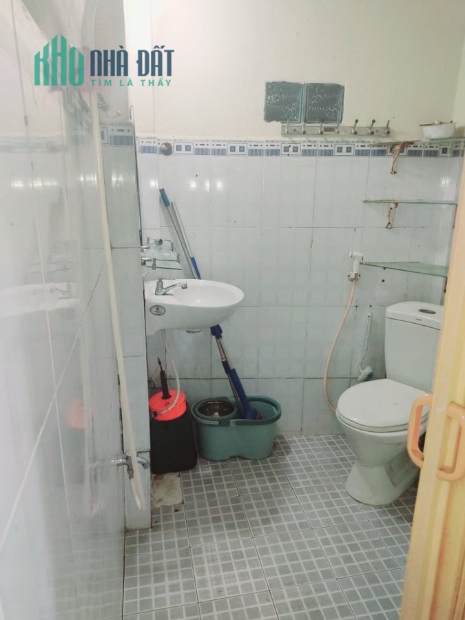 Bán nhà hẻm Đoàn Văn Bơ Phường 14 Quận 4, KD sầm uất chỉ 2.44 tỷ