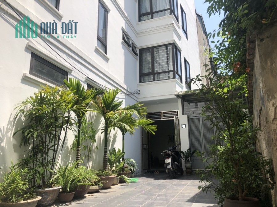 Nhỉnh 3 tỷ có ngay nhà 5 tầng về ở luôn phố Nguyễn Văn Cừ,Long Biên.