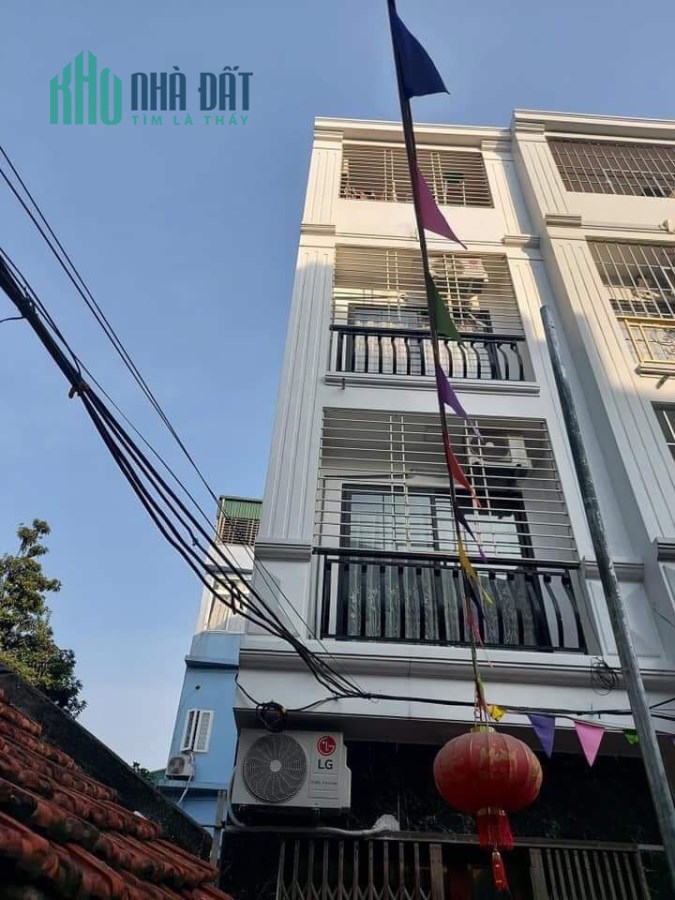 Nhỉnh 2 tỷ , nhà Tứ Hiệp- Thanh Trì 4 tầng 35m vẫn còn mới