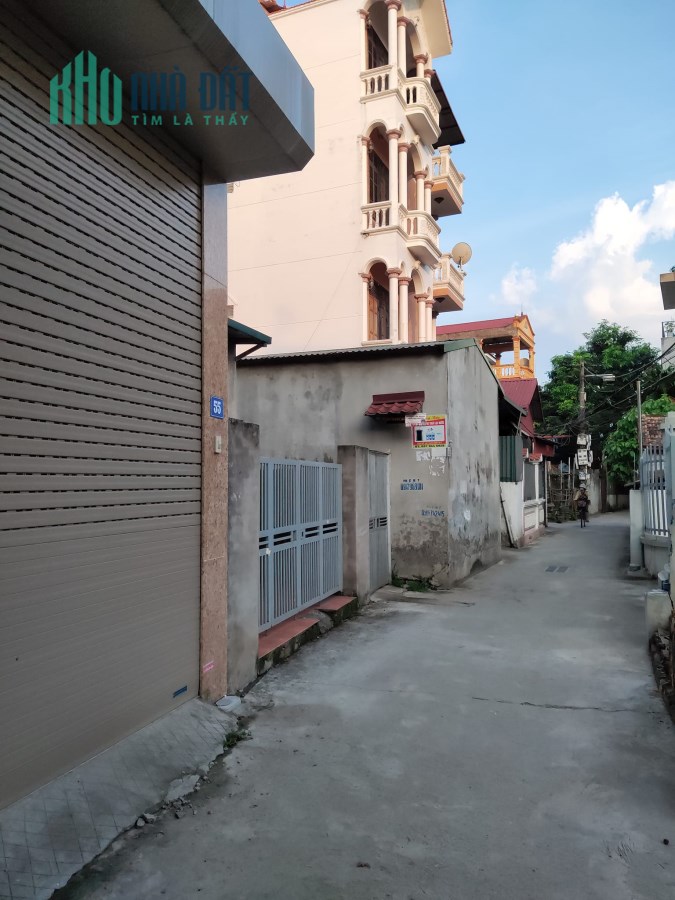 Nhỉnh 2 tỷ có mảnh đất chính chủ 39m2,mt 4m tại phố Nguyễn Văn Cừ,Long Biên.