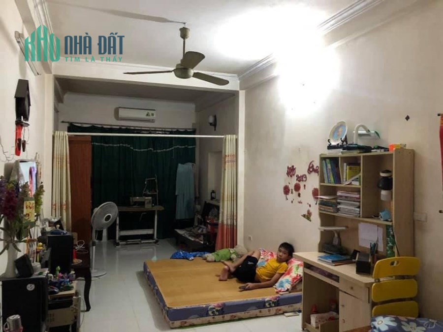 Nhà Thanh Trì  50m2 - 4tầng, tự xây chắc chắn. Ô tô đỗ cạnh.