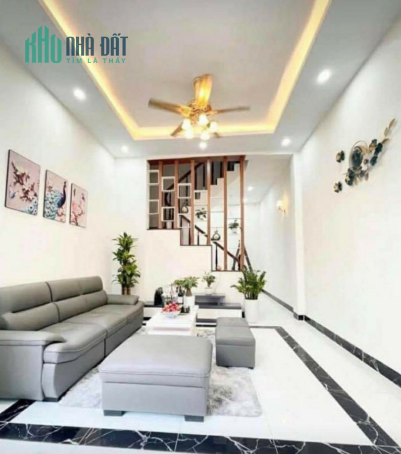 Nhỉnh 4 tỷ có ngay nhà mới Dịch Vọng Hậu, ở + KD, 45m2 * 5 tầng, 7PN.