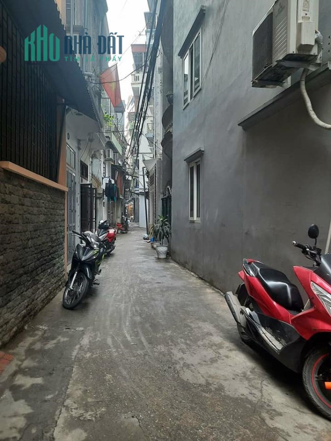 Bán nhà lô góc cực đẹp Hoàng Quốc Việt, Cầu Giấy. 42m2*5 tầng, chỉ 3.9 tỷ. Ngõ thông, ở sướng.