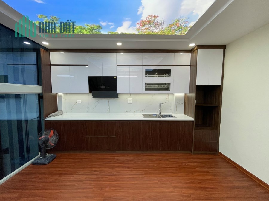 Bán nhà   siêu hiếm Thái Hà, Đống Đa, 45m2*8T, MT:4.3m Giá:16 tỷ 500 triệu,  nhà đẹp ở luôn.