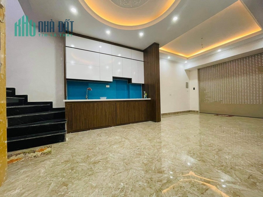 Cần bán gấp nhà ngõ Trung Liệt dt 52m2 mặt tiền 4m ô tô đỗ cửa, nhà kinh doanh được giá 5,2 tỉ