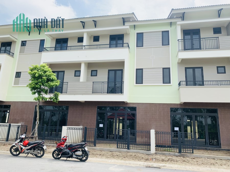 BÁn Nhanh Nhà phố thương mại 90m2 kinh doanh ngay tại Centa Vsip, LH 0989 588 190