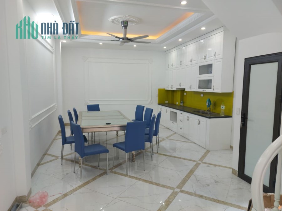 Nhà đẹp Nguyễn Văn Cừ, 32m2 - 5T, nhiều tiện ích, an sinh đỉnh. 2.9 tỷ