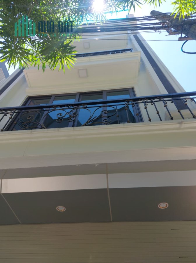 Nhà đẹp Nguyễn Văn Cừ, 32m2 - 5T, nhiều tiện ích, an sinh đỉnh. 2.9 tỷ