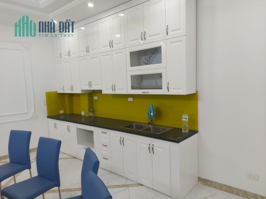 Nhà đẹp Nguyễn Văn Cừ, 32m2 - 5T, nhiều tiện ích, an sinh đỉnh. 2.9 tỷ