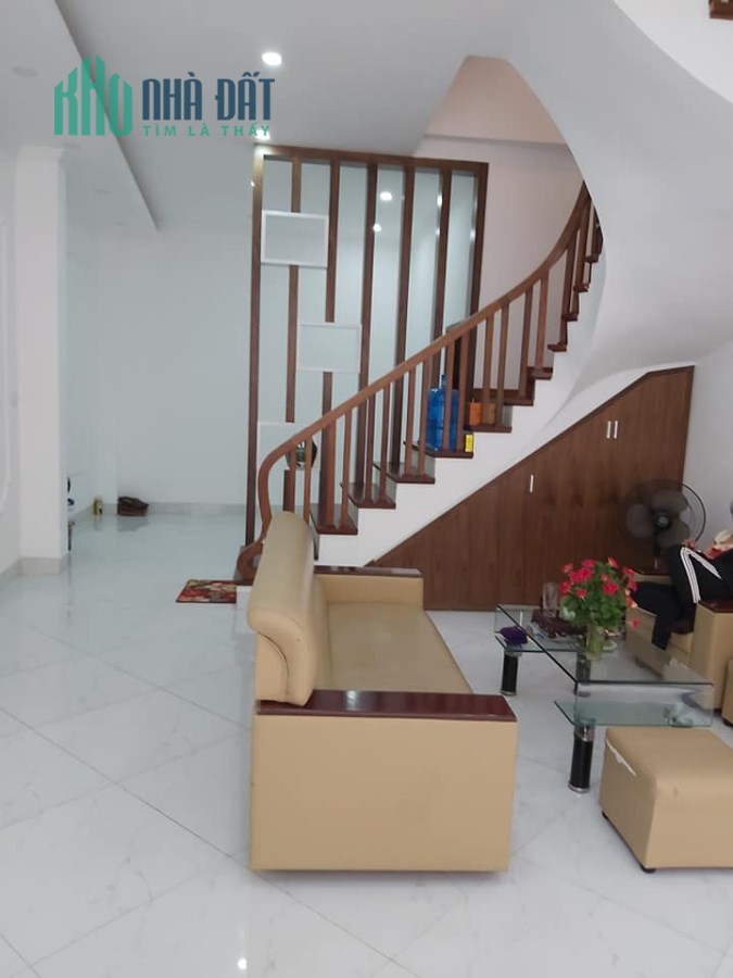 Bán nhà P Việt Hưng-Gần Phố-Dân xây-30m2-Nhỉnh 2 tỷ