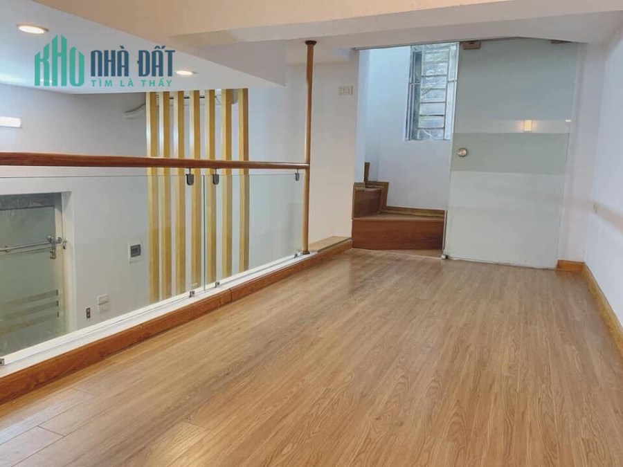 BÁN GẤP CÁCH 1 NHÀ RA PHỐ BÀ TRIỆU QUẬN HAI BÀ 30M 3T 4xTỶ - LÔ GÓC - ÔTÔ ĐỖ CỬA