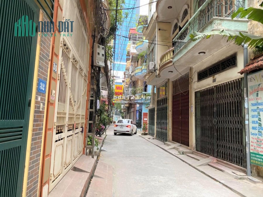 Bán Nhà Riêng Lê Trọng Tấn 36m2- Gara Ô Tô- Nhà Đẹp- Nở Hậu- Gần Phố- Mặt Tiền Khủng.