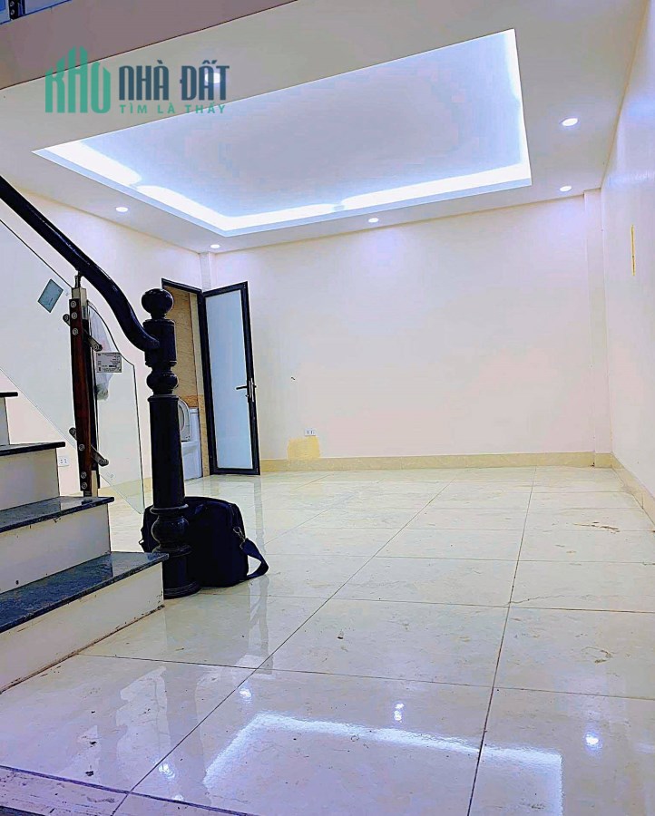 Nhà đẹp - phố Trường Chinh - sát cạnh Ngã Tư Sở, 20m ra MP – 28m2x6T,giá 2,9 tỷ.