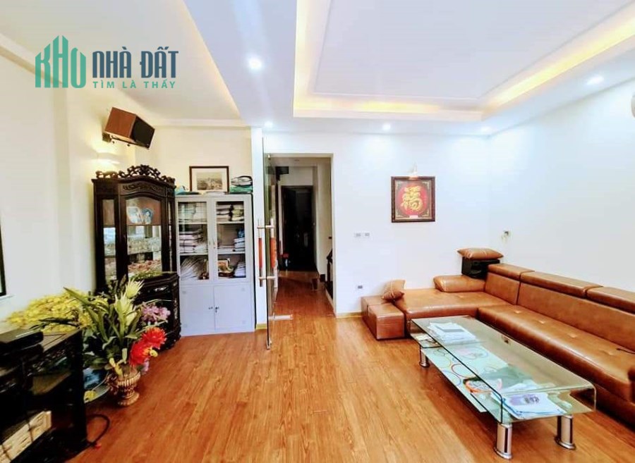 Tôi bán nhà mặt phố Trần Khát Chân gần Phố Huế, MT 6m, 60m2 chỉ 16.99 tỷ. LH 0989.62.6116
