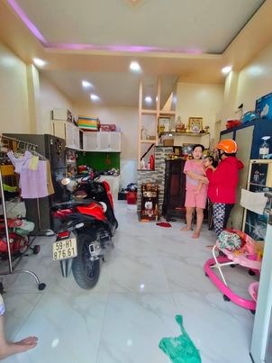 Bán nhà gần Đầm Sen,đường Hòa Bình 30m2,hẻm xe hơi,2 tầng,giá rẻ 3,35 tỷ