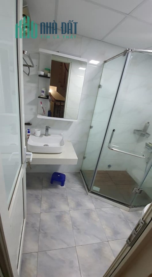 Bán nhà Hoàng Cầu, Đống Đa: Ôtô, Nhà đẹp, Nội thất, 40m2x4T, MT 5m, 4.2 tỷ-0975642942