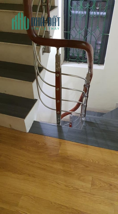 Bán nhà Hoàng Cầu, Đống Đa: Ôtô, Nhà đẹp, Nội thất, 40m2x4T, MT 5m, 4.2 tỷ-0975642942