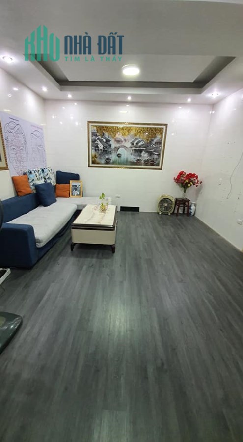Bán nhà Hoàng Cầu, Đống Đa: Ôtô, Nhà đẹp, Nội thất, 40m2x4T, MT 5m, 4.2 tỷ-0975642942
