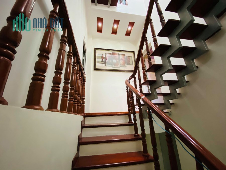 BÁN NHÀ ĐƯỜNG LÁNG - Ô TÔ GẦN - 45M2 - 2 MẶT NGÕ - NỘI THẤT TIỀN TỶ - NHỈNH 5 TỶ.