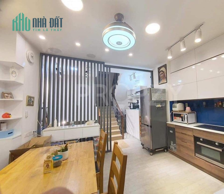 60m2 Quận 7-Huỳnh Tấn Phát-4 tầng kiên cố-Thiết kế thanh lịch-Xe 7 chỗ vào nhà.